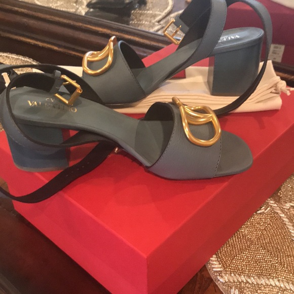 Valentino - Picture 7 of 10